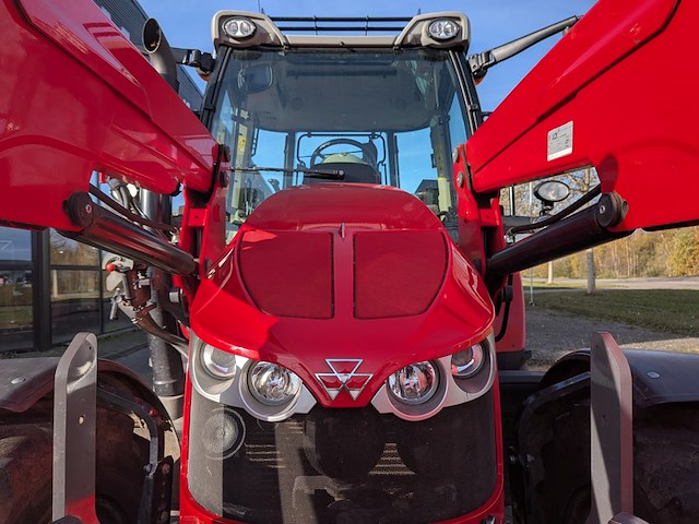 Land- of bosbouwtrekker met voorlader, massey ferguson, 5710 sl, 2016 - afbeelding 2 van  51