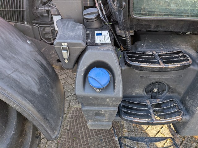 Land- of bosbouwtrekker met voorlader, massey ferguson, 5710 sl, 2016 - afbeelding 3 van  51