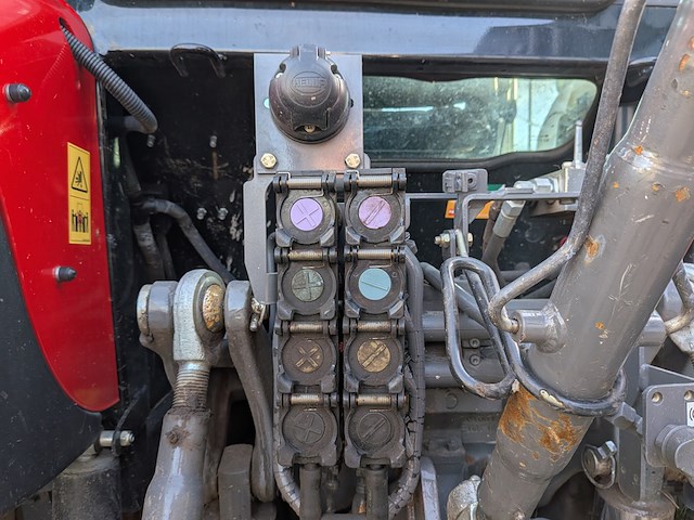 Land- of bosbouwtrekker met voorlader, massey ferguson, 5710 sl, 2016 - afbeelding 9 van  51