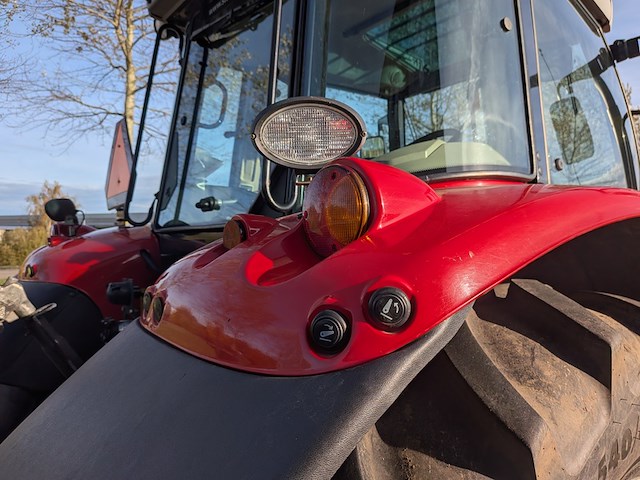 Land- of bosbouwtrekker met voorlader, massey ferguson, 5710 sl, 2016 - afbeelding 15 van  51