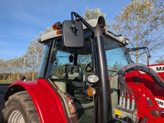 Land- of bosbouwtrekker met voorlader, massey ferguson, 5710 sl, 2016 - afbeelding 18 van  51