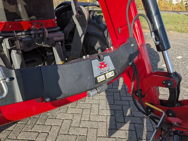 Land- of bosbouwtrekker met voorlader, massey ferguson, 5710 sl, 2016 - afbeelding 24 van  51
