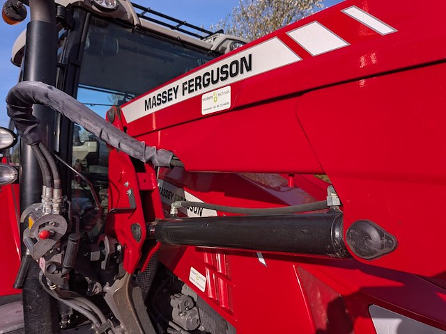 Land- of bosbouwtrekker met voorlader, massey ferguson, 5710 sl, 2016 - afbeelding 25 van  51