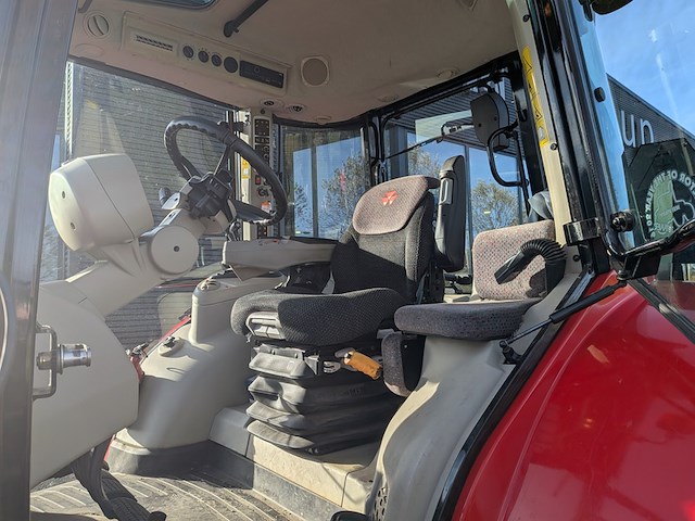 Land- of bosbouwtrekker met voorlader, massey ferguson, 5710 sl, 2016 - afbeelding 29 van  51