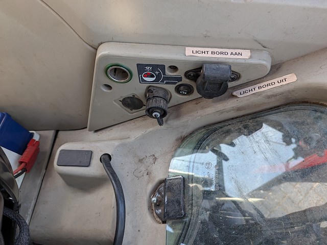 Land- of bosbouwtrekker met voorlader, massey ferguson, 5710 sl, 2016 - afbeelding 42 van  51