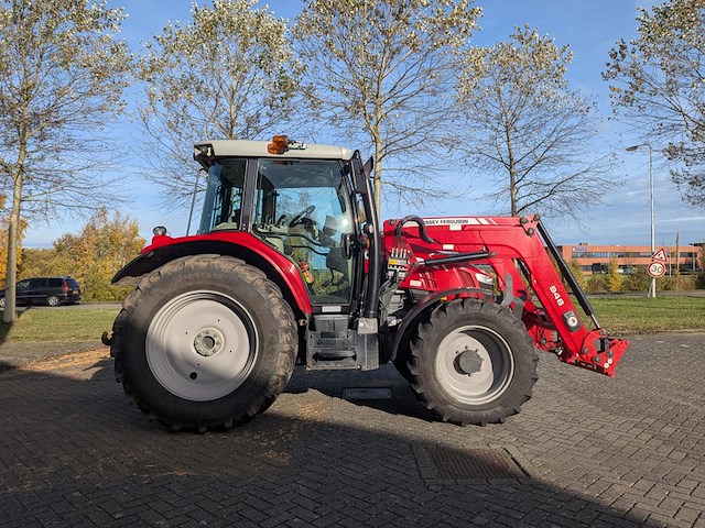 Land- of bosbouwtrekker met voorlader, massey ferguson, 5710 sl, 2016 - afbeelding 34 van  51