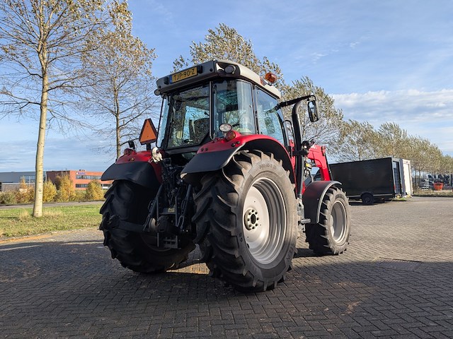 Land- of bosbouwtrekker met voorlader, massey ferguson, 5710 sl, 2016 - afbeelding 45 van  51