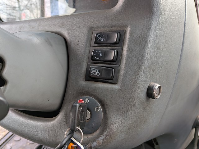 Land- of bosbouwtrekker, valtra, n142, 2013 - afbeelding 29 van  51