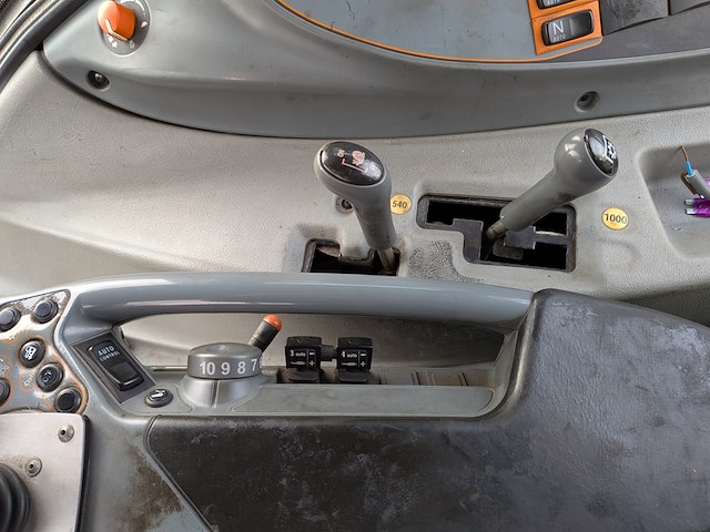 Land- of bosbouwtrekker, valtra, n142, 2013 - afbeelding 33 van  51