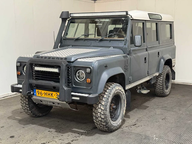 Land rover - defender - 110 - oldtimer - 1983 - afbeelding 1 van  37