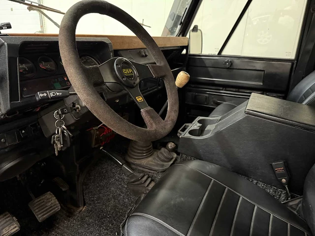 Land rover - defender - 110 - oldtimer - 1983 - afbeelding 18 van  37