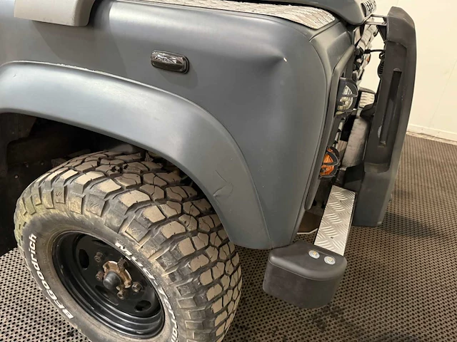 Land rover - defender - 110 - oldtimer - 1983 - afbeelding 31 van  37