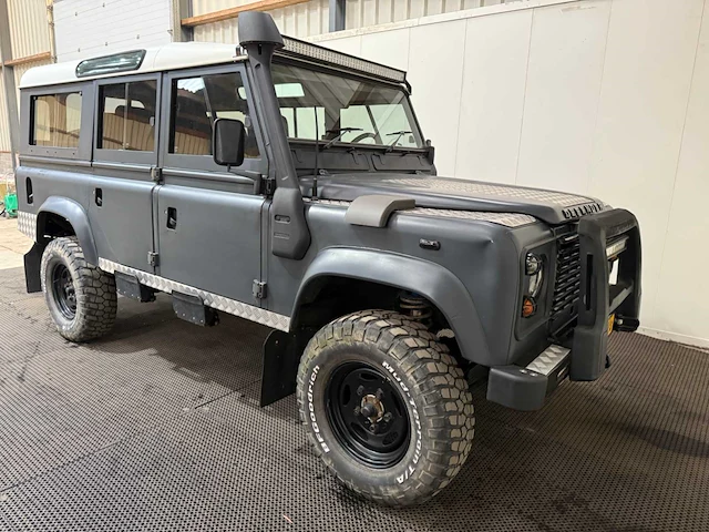 Land rover - defender - 110 - oldtimer - 1983 - afbeelding 36 van  37