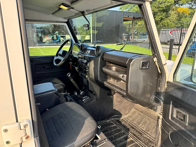 Land rover - defender - 2.4 td 110 sw e - xt-884-h - 2008 - afbeelding 11 van  24