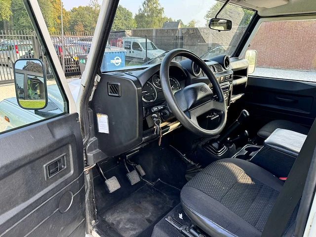 Land rover - defender - 2.4 td 110 sw e - xt-884-h - 2008 - afbeelding 19 van  24