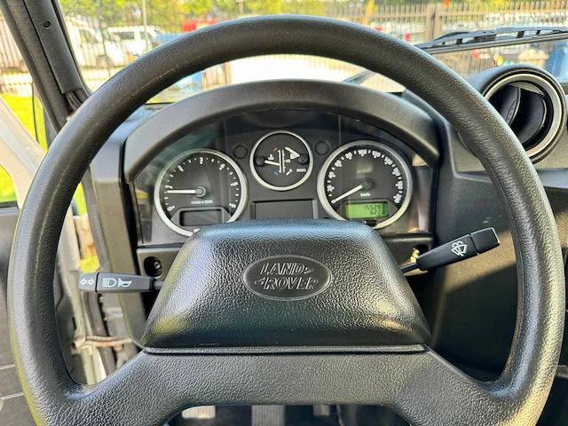 Land rover - defender - 2.4 td 110 sw e - xt-884-h - 2008 - afbeelding 22 van  24