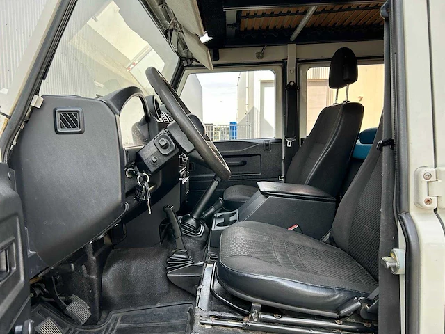 Land rover - defender - 2.4 td sw 110" s - vp-815-s - afbeelding 7 van  23