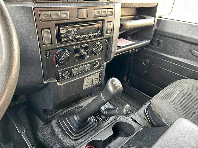 Land rover - defender - 2.4 td sw 110" s - vp-815-s - afbeelding 10 van  23