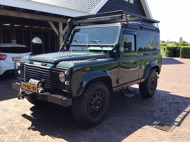 Land rover - defender - 2.5 td5 90" hard top - youngtimer - afbeelding 1 van  34
