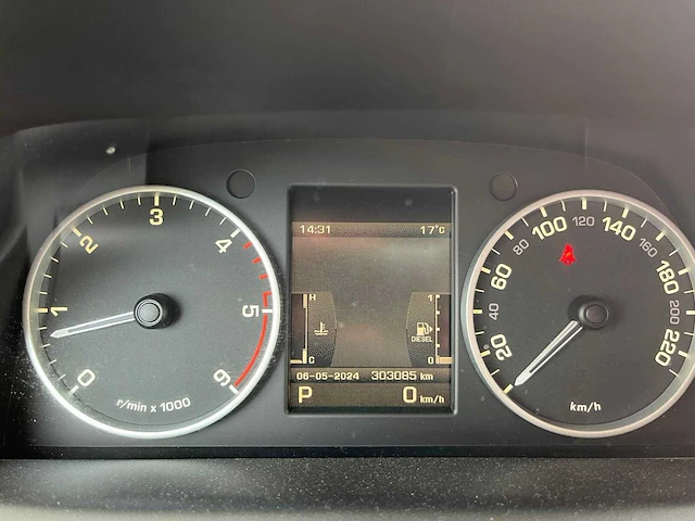 Land rover - discovery - 3.0 sdv6 s - 6-vnf-92 - bedrijfswagen - afbeelding 4 van  20