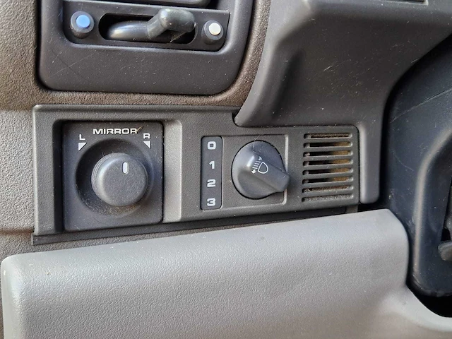 Land rover - discovery - 4.0 v8i - bedrijfswagen - grijs kenteken - vh-407-p - afbeelding 18 van  25