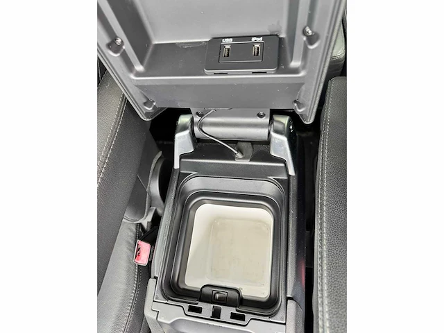 Land rover - discovery 4 - lr4 5.0 v8 hse - 2010 - afbeelding 15 van  34