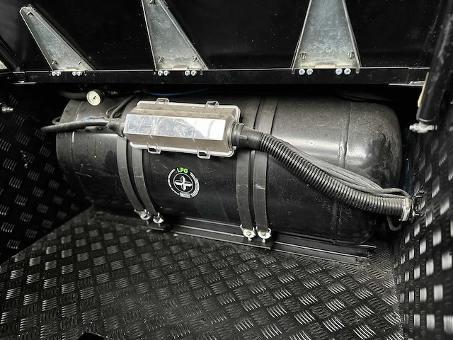 Land rover defender 100 4.6 v8 -spectre- 231pk 1990, 31-bp-hl - afbeelding 44 van  62