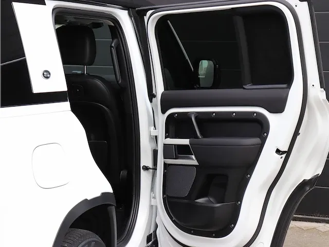 Land rover defender 2.0 p300 110 x-dynamic se | vkl-71-p - afbeelding 17 van  56