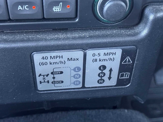 Land rover defender 2.2 d sw 90" keswick green - 4-pers - car 2013 | vgt-61-k i - afbeelding 13 van  32