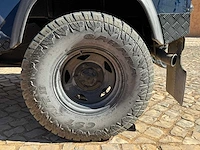 Land rover defender 2.5 td5 90" soft top 1999| kahn design | off road beast | vtt-57-k - afbeelding 10 van  30