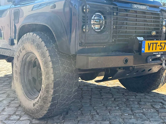 Land rover defender 2.5 td5 90" soft top 1999| kahn design | off road beast | vtt-57-k - afbeelding 18 van  30