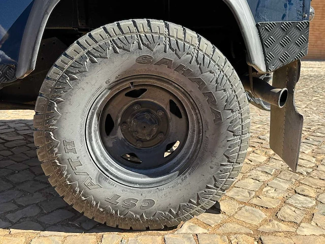 Land rover defender 2.5 td5 90" soft top 1999| kahn design | off road beast | vtt-57-k - afbeelding 10 van  30