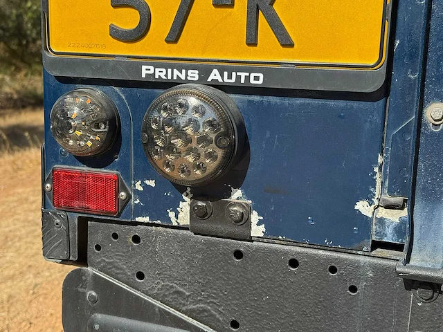 Land rover defender 2.5 td5 90" soft top 1999| kahn design | off road beast | vtt-57-k - afbeelding 24 van  30