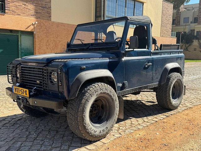 Land rover defender 2.5 td5 90" soft top 1999| kahn design | off road beast | vtt-57-k - afbeelding 1 van  30