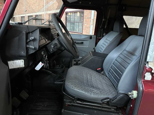 Land rover defender 2.5 td5 ht 90" e (soft + hard top) 122pk 2003, 64-bj-nk youngtimer - afbeelding 26 van  41