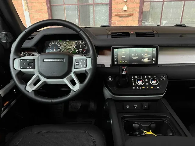 Land rover defender p400e se hybrid 404pk 2023 -fabrieksgarantie- - afbeelding 28 van  60