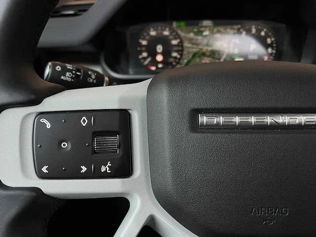 Land rover defender p400e se hybrid 404pk 2023 -fabrieksgarantie- - afbeelding 31 van  60