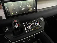 Land rover defender p400e se hybrid 404pk 2023 -fabrieksgarantie- - afbeelding 33 van  60