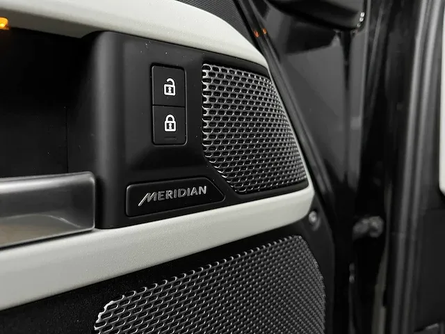 Land rover defender p400e se hybrid 404pk 2023 -fabrieksgarantie- - afbeelding 44 van  60