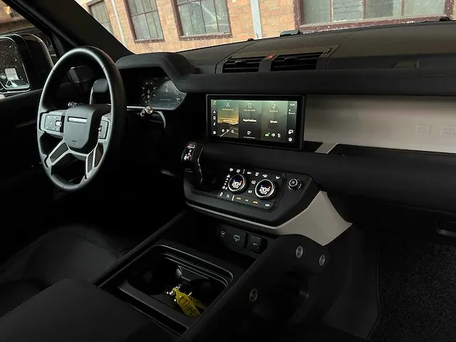 Land rover defender p400e se hybrid 404pk 2023 -fabrieksgarantie- - afbeelding 51 van  60