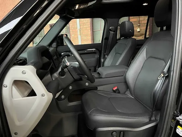 Land rover defender p400e se hybrid 404pk 2023 -fabrieksgarantie- - afbeelding 53 van  60