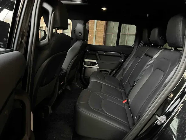 Land rover defender p400e se hybrid 404pk 2023 -fabrieksgarantie- - afbeelding 55 van  60