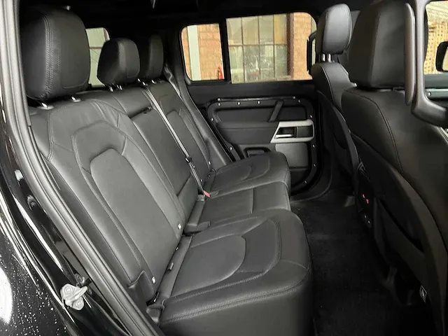 Land rover defender p400e se hybrid 404pk 2023 -fabrieksgarantie- - afbeelding 56 van  60