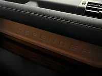 Land rover defender p400e se hybrid 404pk 2023 -fabrieksgarantie- - afbeelding 57 van  60
