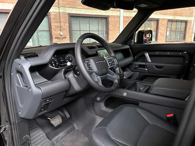 Land rover defender p400e x-dynamic hse 404pk 2024 (fabrieksgarantie) plug-in hybrid - afbeelding 11 van  35