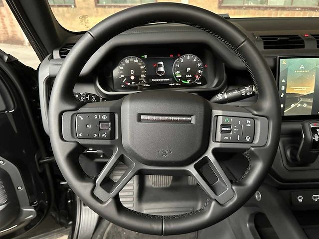 Land rover defender p400e x-dynamic hse 404pk 2024 (fabrieksgarantie) plug-in hybrid - afbeelding 12 van  35