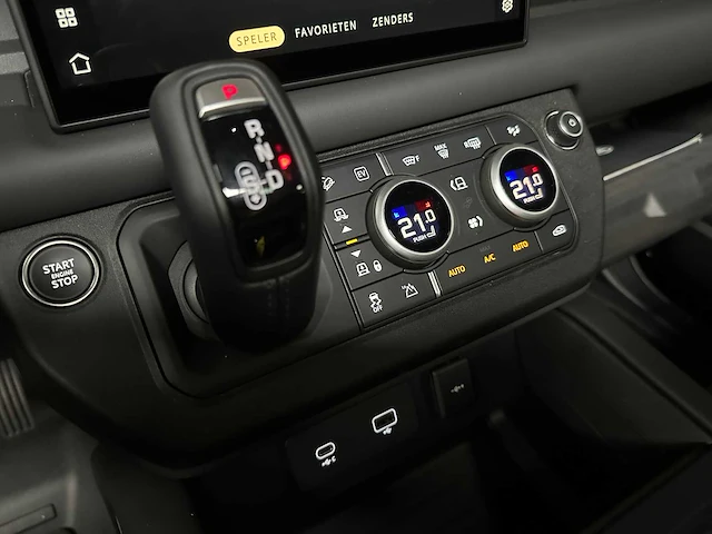 Land rover defender p400e x-dynamic hse 404pk 2024 (fabrieksgarantie) plug-in hybrid - afbeelding 21 van  35