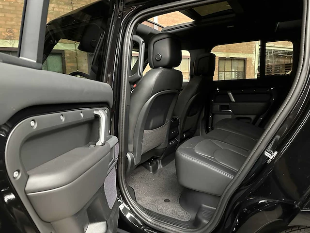 Land rover defender p400e x-dynamic hse 404pk 2024 (fabrieksgarantie) plug-in hybrid - afbeelding 23 van  35
