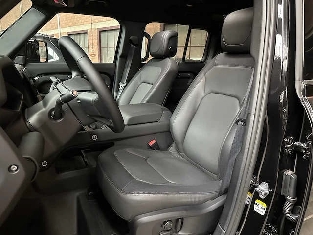 Land rover defender p400e x-dynamic hse 404pk 2024 (fabrieksgarantie) plug-in hybrid - afbeelding 26 van  35