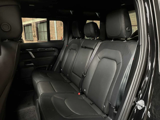 Land rover defender p400e x-dynamic hse 404pk 2024 (fabrieksgarantie) plug-in hybrid - afbeelding 27 van  35